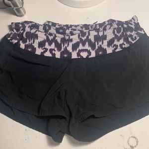 Sz 2 Lululemon speed up shorts 2.5"
